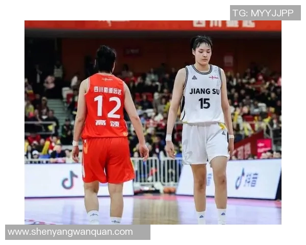 中国女篮26岁王牌张子宇崛起助攻王女隆多为她送上精彩传球