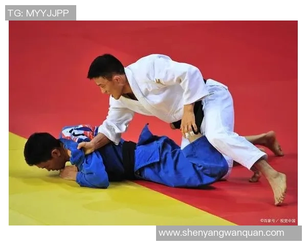 柔道与摔跤的较量：技术与力量的碰撞与对决分析